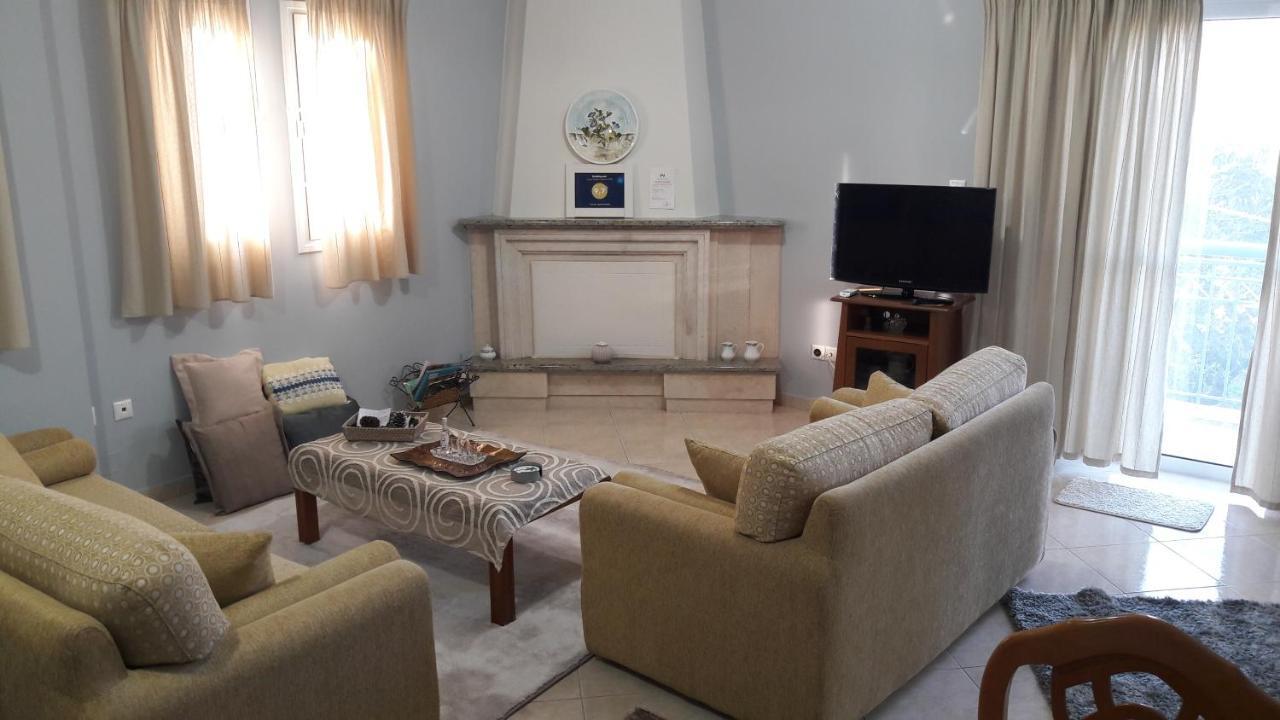 Family Apartments Missolonghi Bagian luar foto
