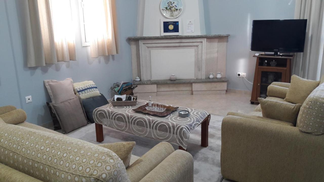 Family Apartments Missolonghi Bagian luar foto