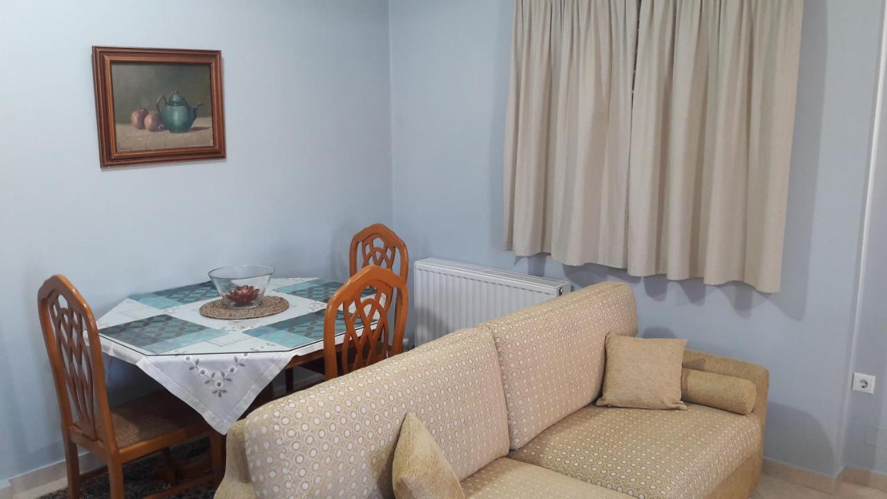 Family Apartments Missolonghi Bagian luar foto