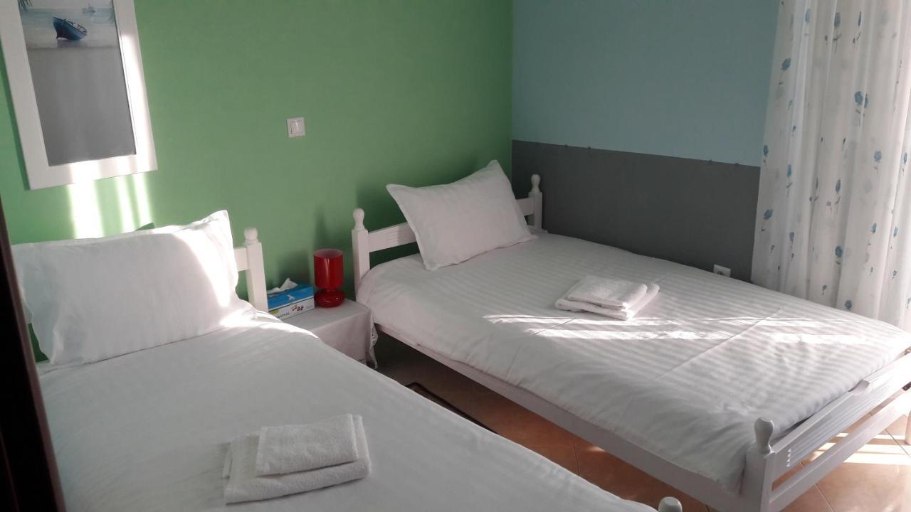 Family Apartments Missolonghi Bagian luar foto