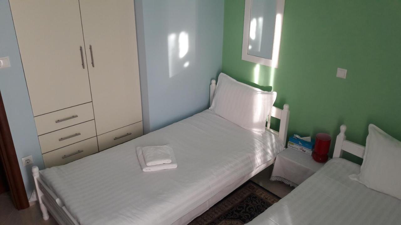 Family Apartments Missolonghi Bagian luar foto